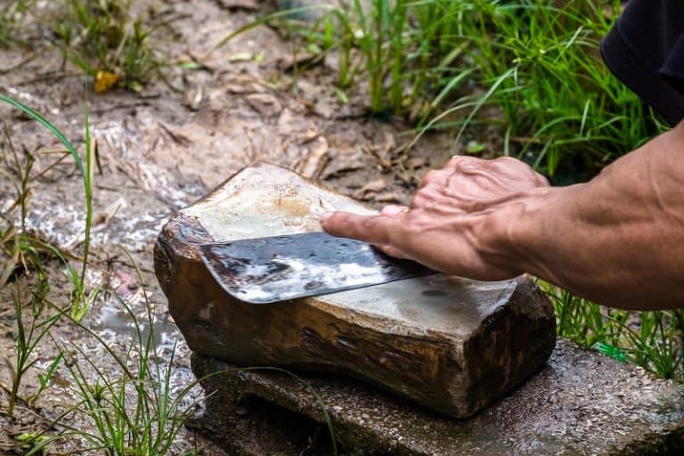 How to Sharpen a Knife With a Rock